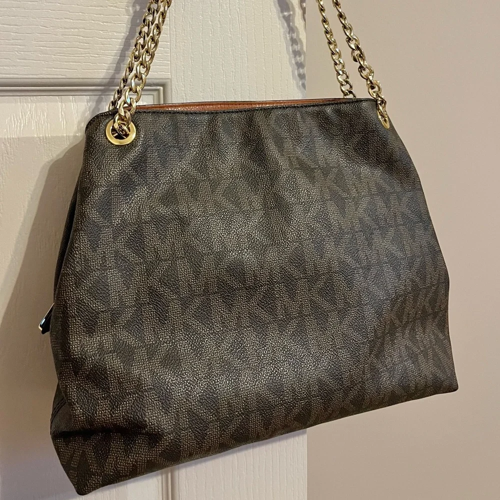 Michael Kors Jet Set Chain Tote Bag